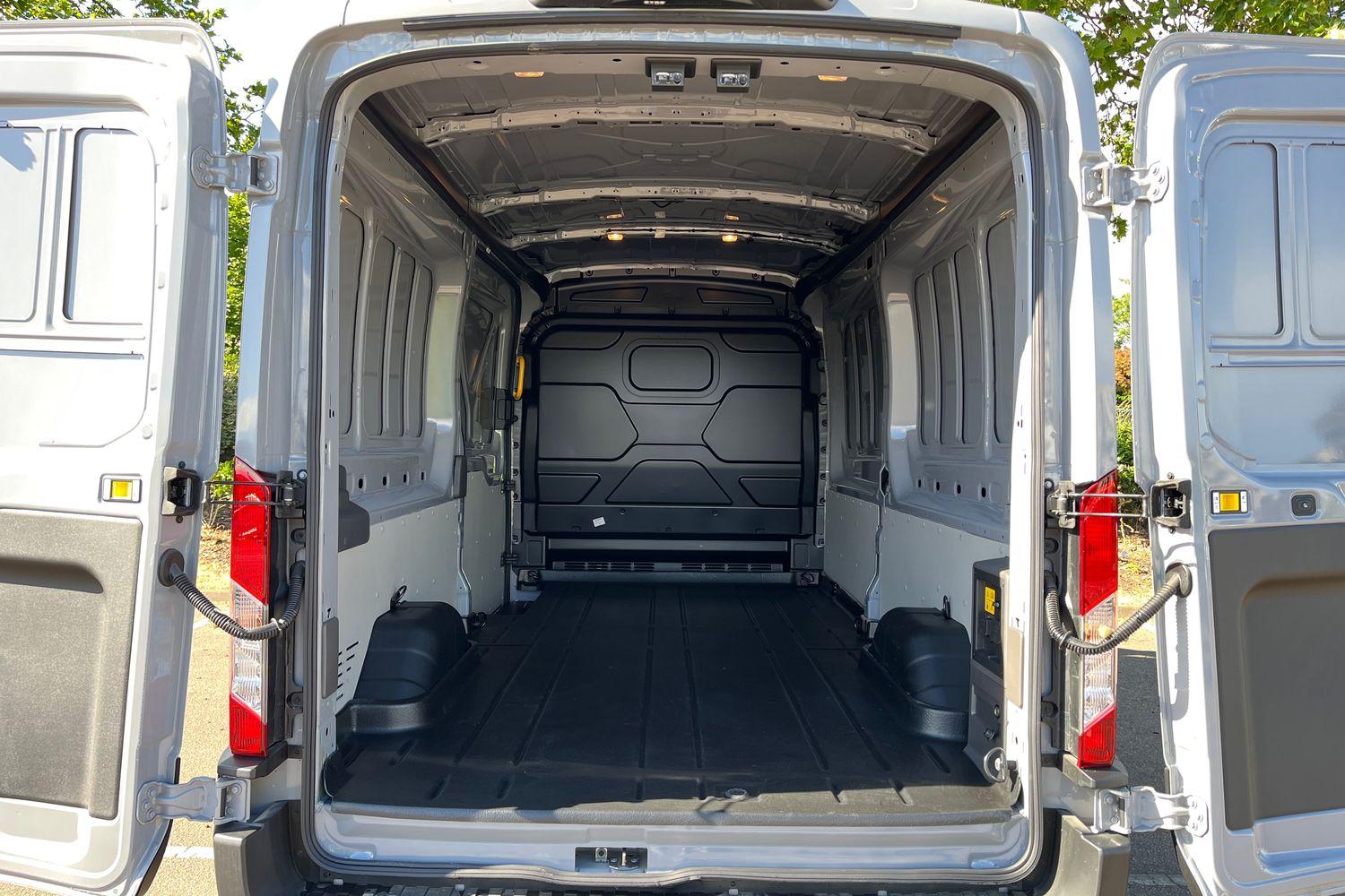 Ford E-TRANSIT Photo 5