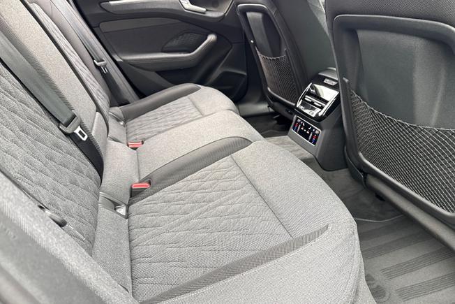 AUDI A6 Saloon Photo 37