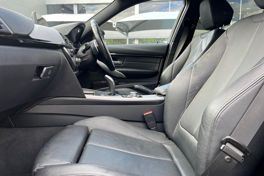 BMW 3 Series Photo autoimg-baaa44c0c9d93fcc5566761b1567adf13e75debe.jpg