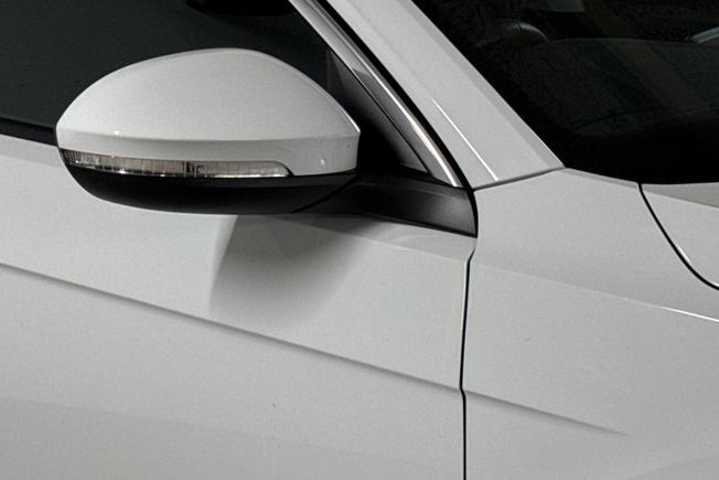 VOLKSWAGEN T-Roc Photo 20
