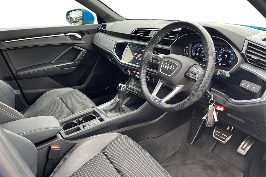Audi Q3 Photo autoimg-baae9afbe5c0749a349c3a3dc2c635a1c710d4be.jpg