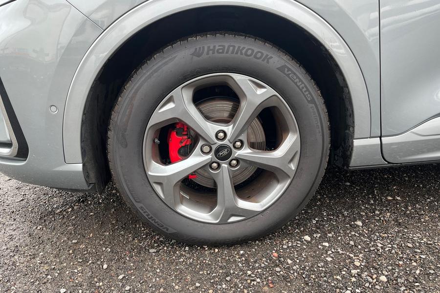 Ford Kuga Photo autoimg-baaf143523474e93b6a9f918f9f05b4f9681b597.jpg