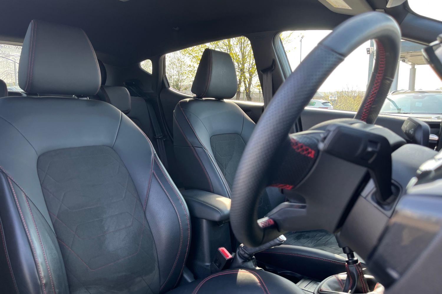 Ford FIESTA Photo 16