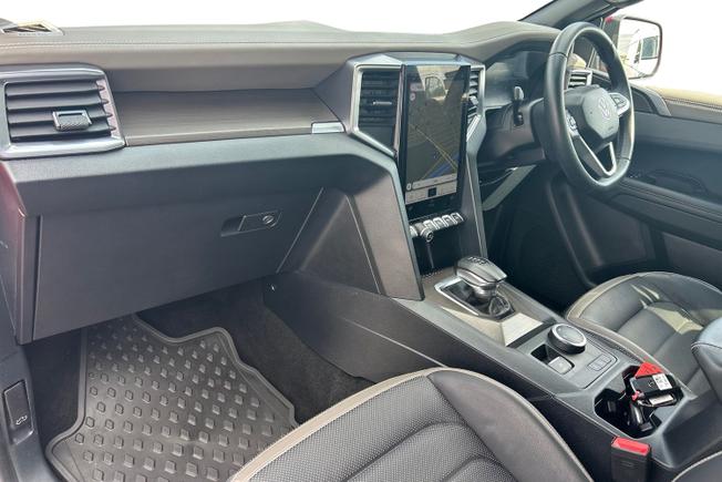 VOLKSWAGEN Amarok Photo 2