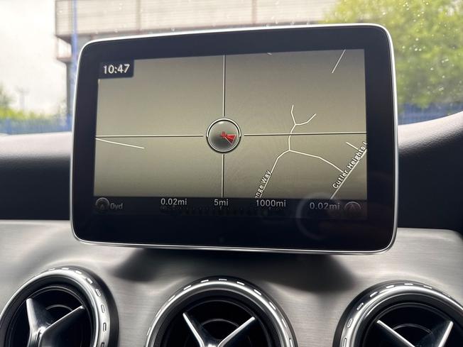 MERCEDES-BENZ Gla Photo 14