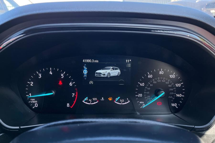 Ford FOCUS Photo autoimg-bab876b3355942a17735b9c31bb163f0f5f51cd8.jpg