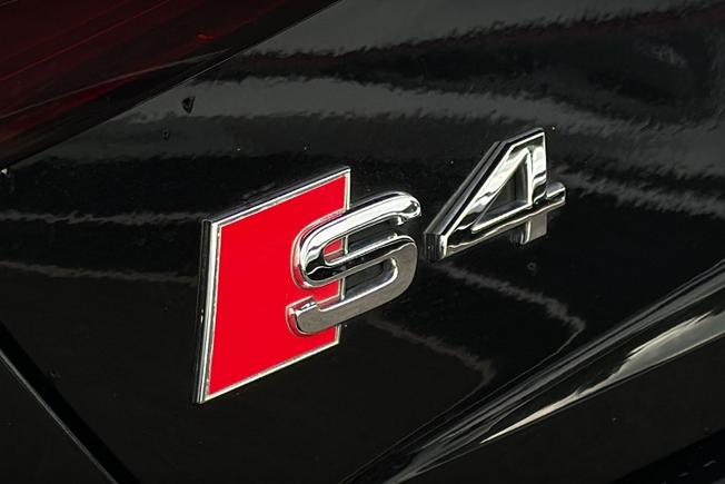 AUDI S4 Photo 45