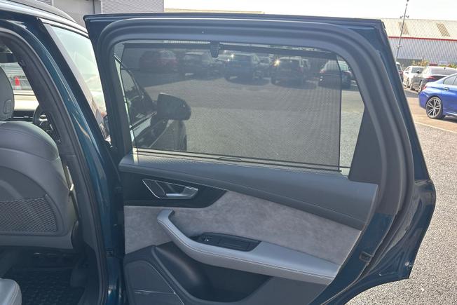 AUDI Q7 Photo 31
