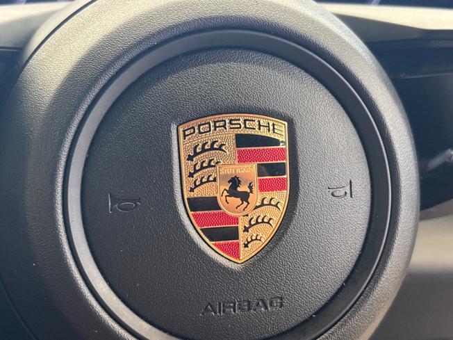 PORSCHE Taycan Photo 34