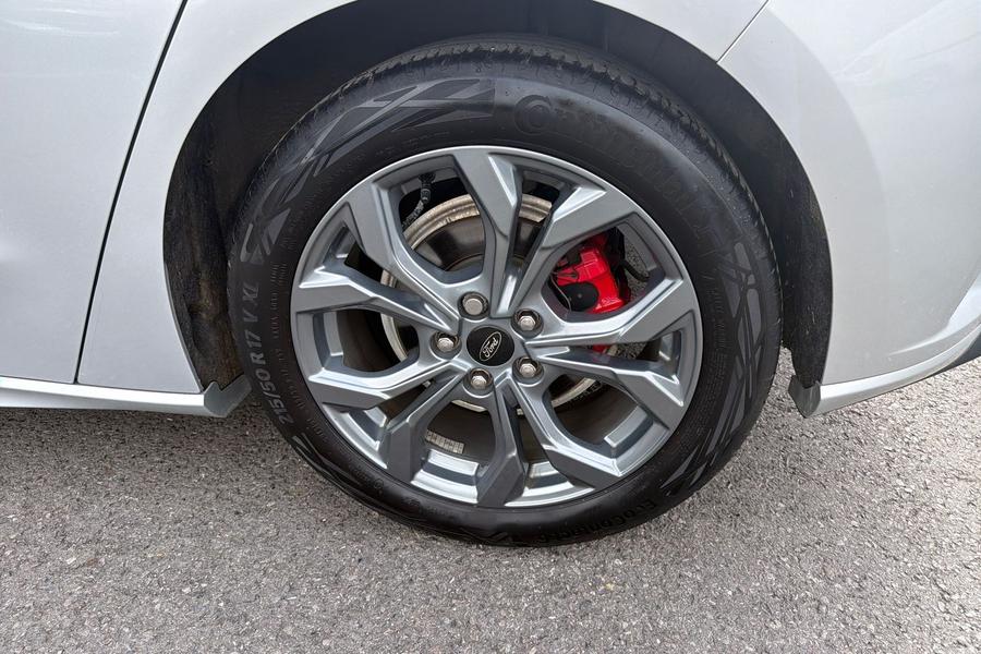 Ford FOCUS Photo autoimg-bac14cad73e63034127fd6616e3987ddd2227b43.jpg