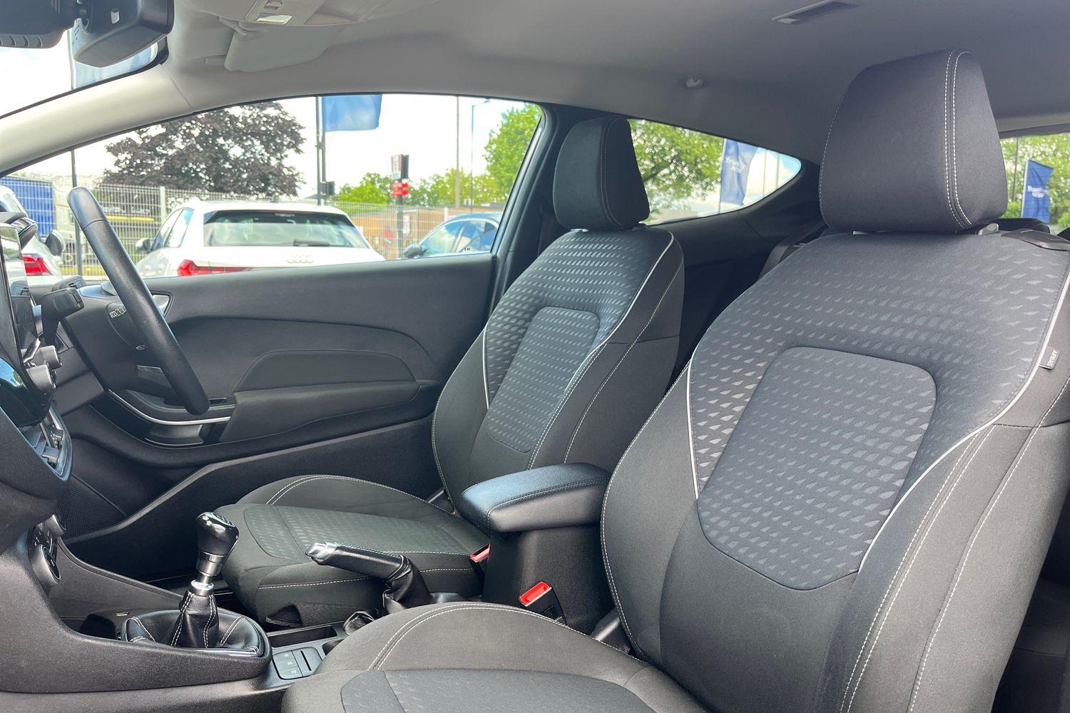 Ford Fiesta Photo 18