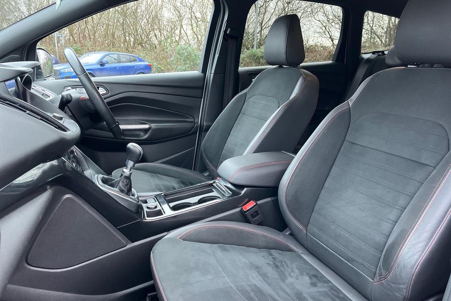 Ford KUGA Photo autoimg-bad28d45b5fde843bcf095f1bf7b154a7fe9576d.jpg