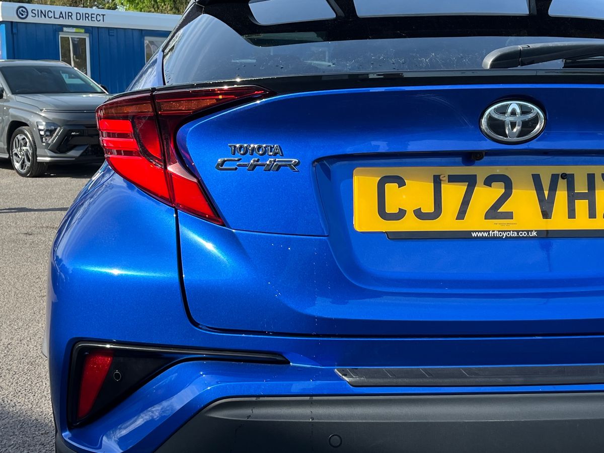 Toyota C-HR Photo 18