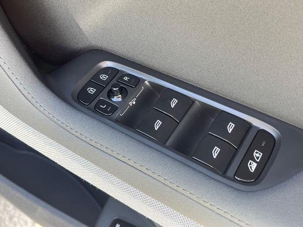 Polestar Polestar 2 Photo autoimg-bad513e5d91e5d7e111c3d1e15f4ae347c06c436.jpg