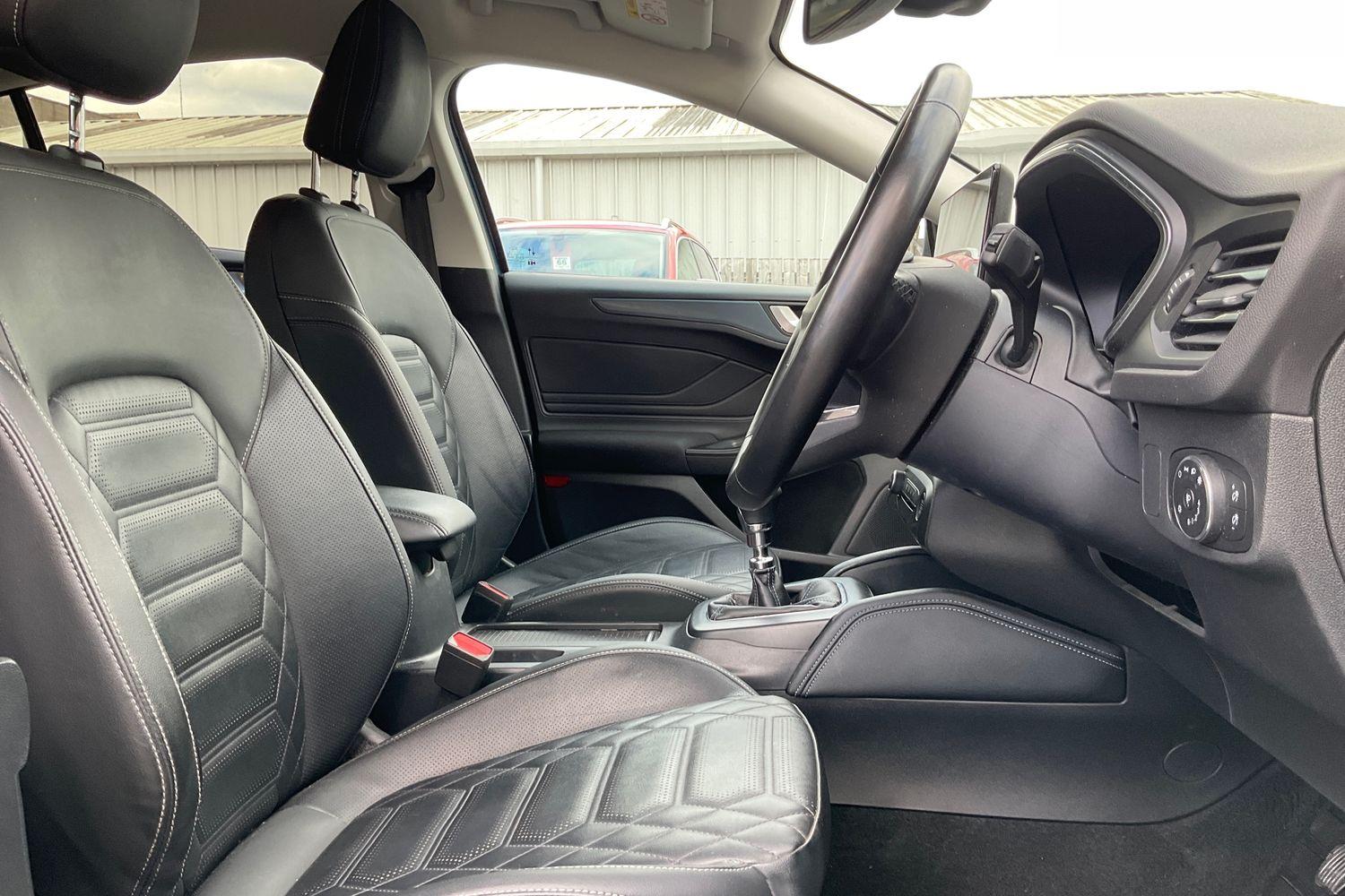 Ford FOCUS Photo 16