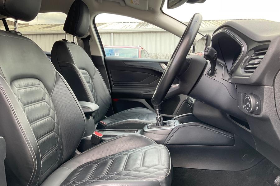 Ford FOCUS Photo autoimg-bad5424a5a18ac39a14a3d434e1a675218d57e16.jpg