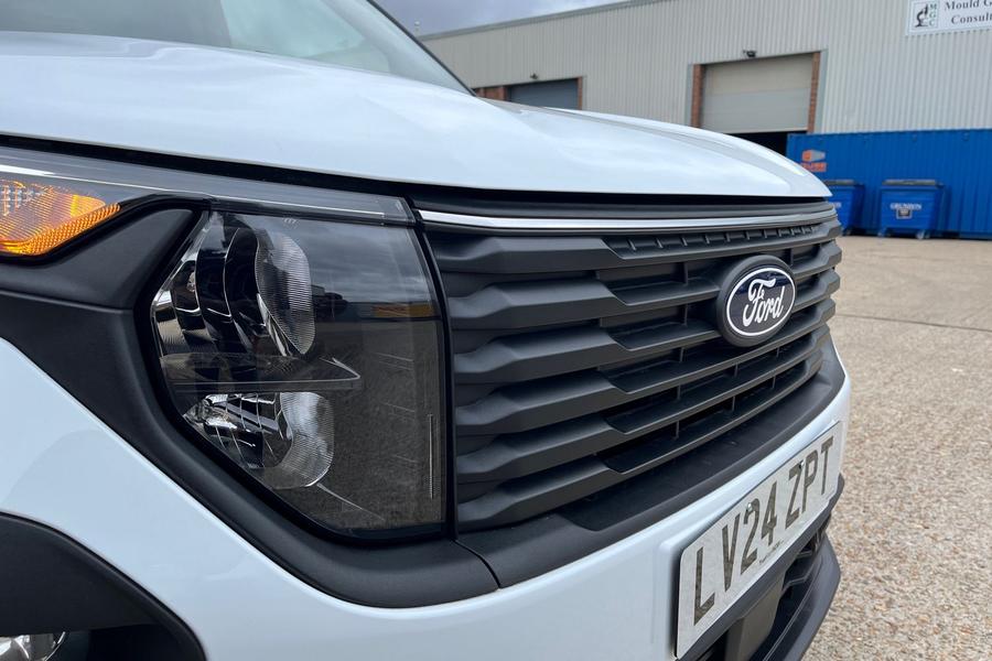 Ford TRANSIT COURIER Photo autoimg-bad54bc95be4c0735a8d0cf508576f3f0abf5ce1.jpg