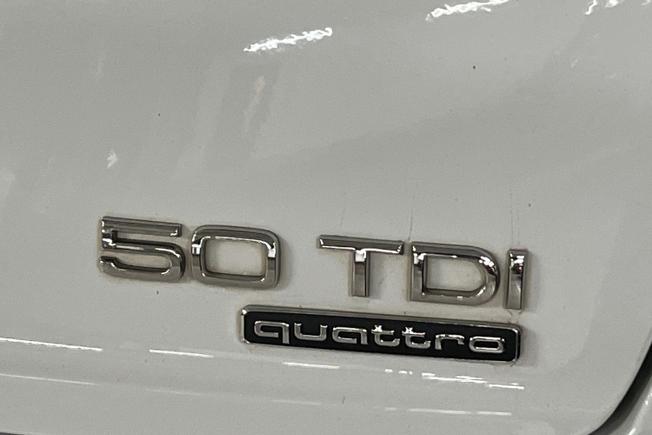 AUDI Q8 Photo 36