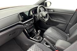 VOLKSWAGEN T-Cross Photo 2