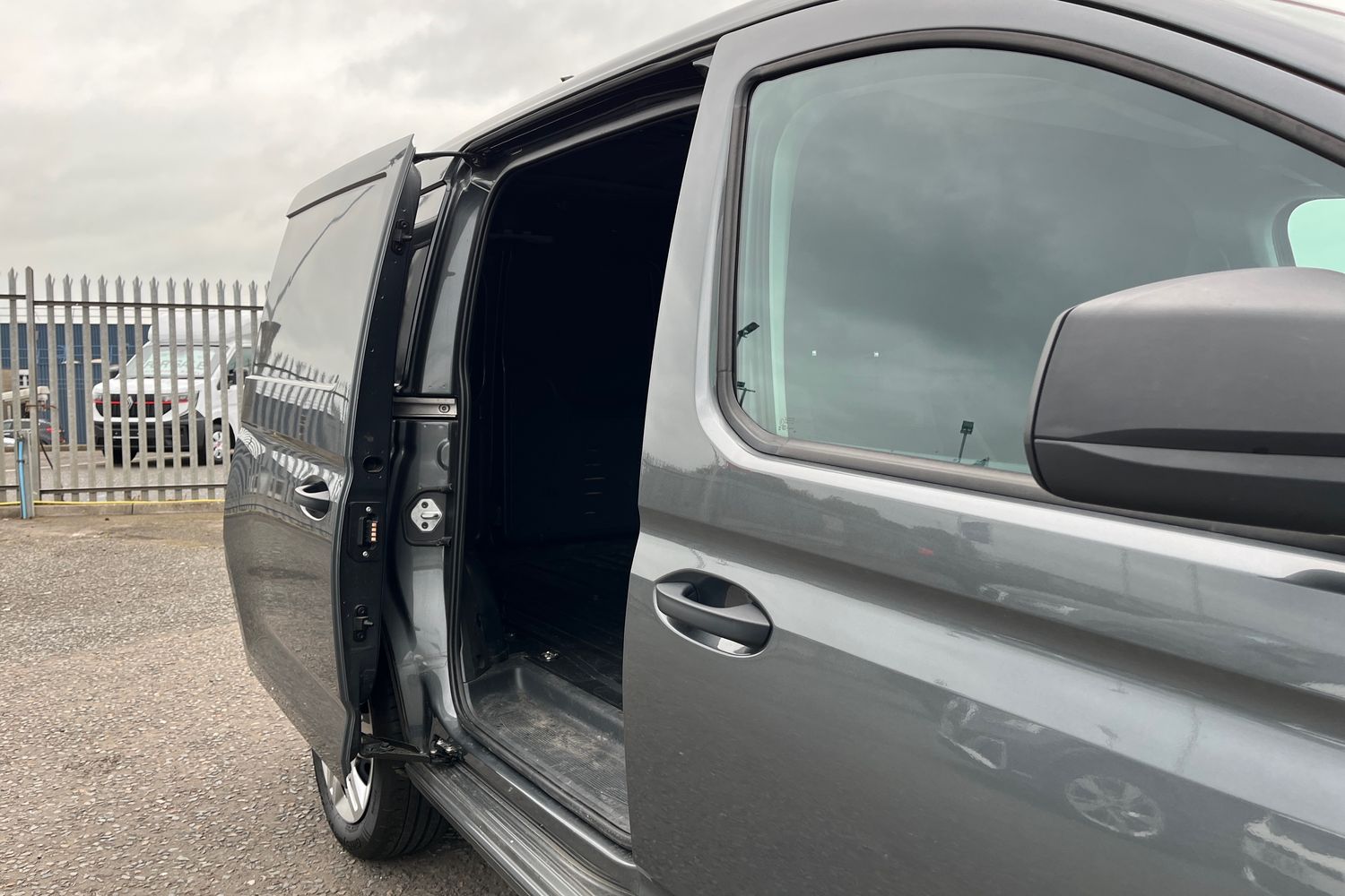 Ford TRANSIT CONNECT Photo 18