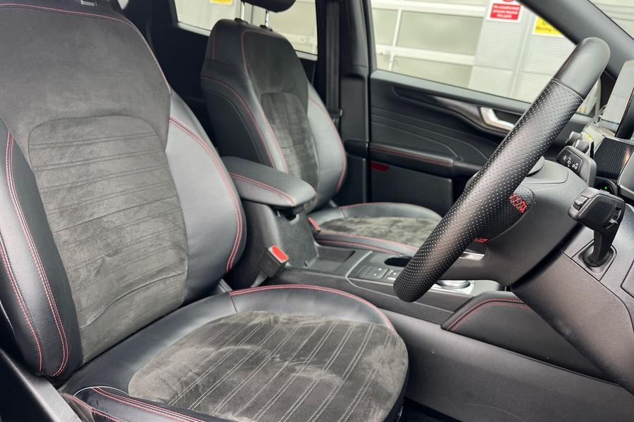 Ford Kuga Photo autoimg-badd4a0e229e3667c3f4d7b48a250836814f3ffc.jpg