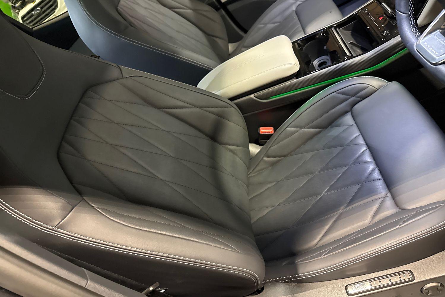 Ford Explorer Photo 30