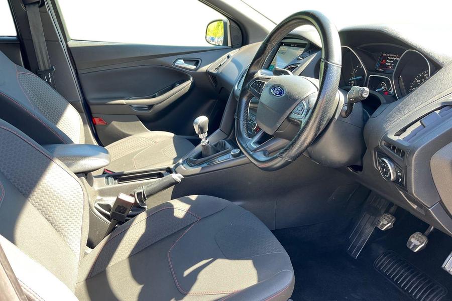 Ford FOCUS Photo autoimg-bae26195c4205f95d7eca1d335b2d0cbaa51c1a8.jpg