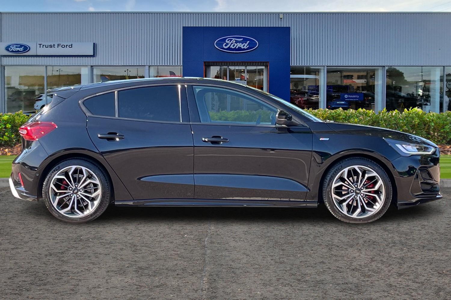 Ford Focus Photo 2