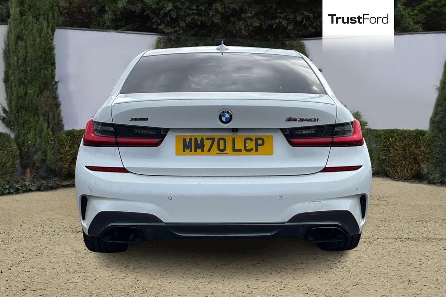 BMW 3 Series Photo autoimg-baea70ec1d830de162e6344fa66ba1970c947fb2.jpg