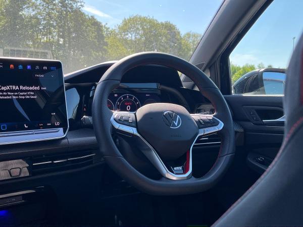 Volkswagen Golf Photo autoimg-baeeaebb2cbdf9fa42f967d5ff04ad6de9eecc77.jpg