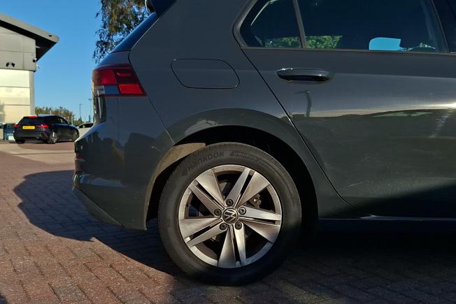 VOLKSWAGEN Golf Photo 5