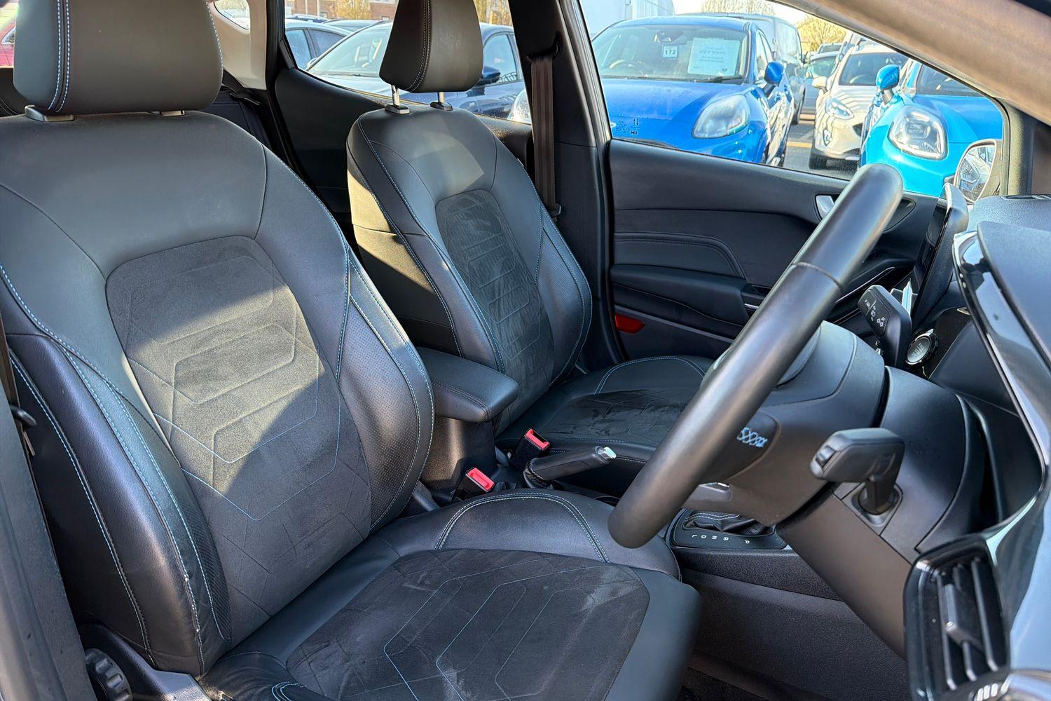 Ford FIESTA Photo 16