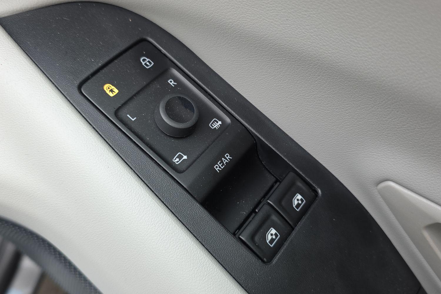 Ford Explorer Photo 23