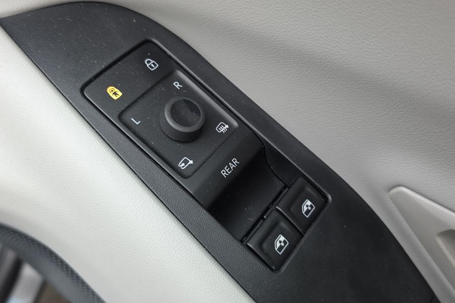 Ford Explorer Photo autoimg-bb02140ed6a4a67f66d31e63192c8c977f40d004.jpg