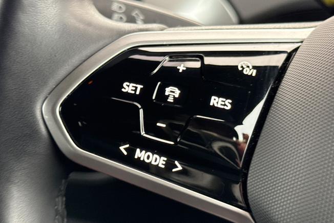 VOLKSWAGEN ID.4 Photo 16