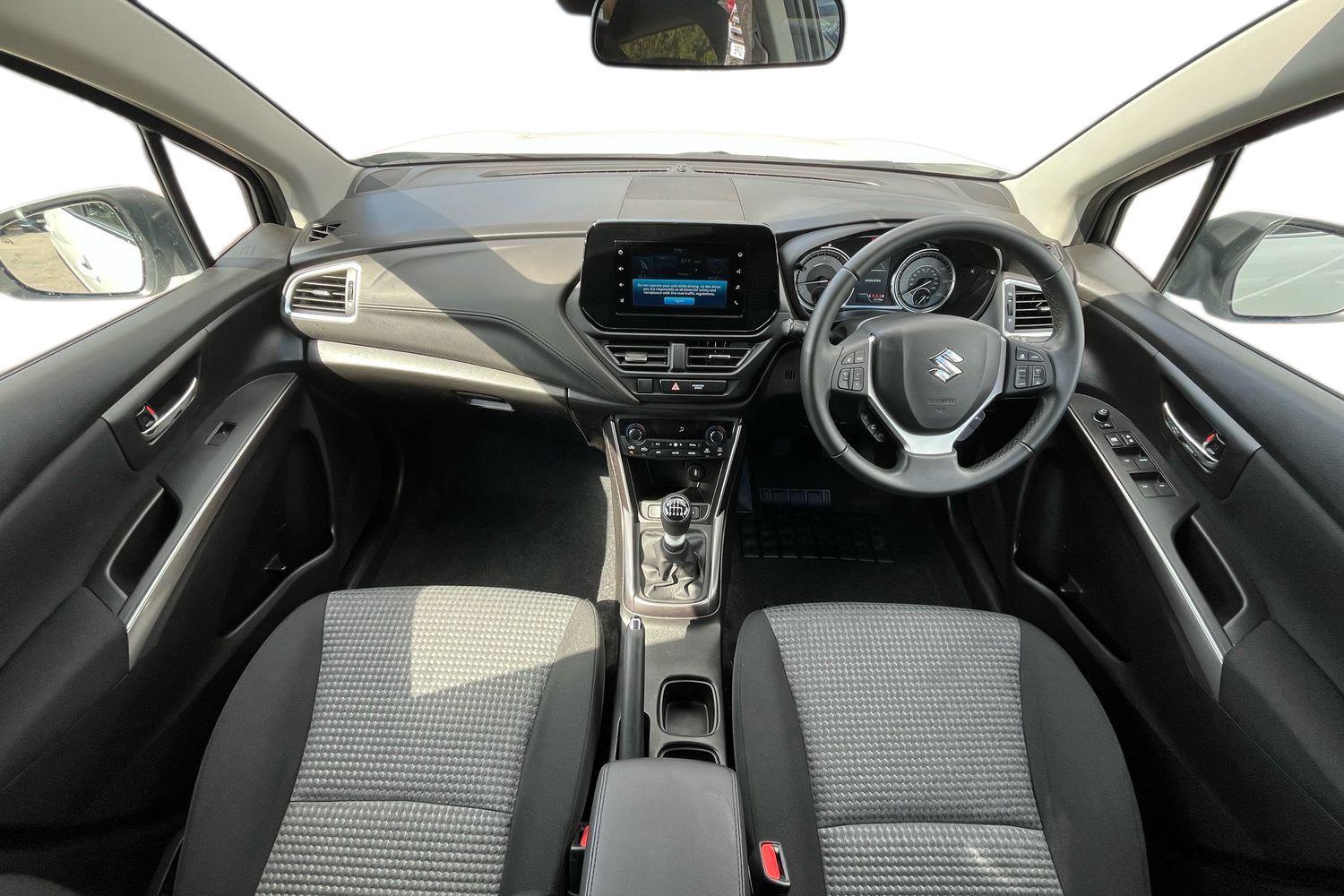 Suzuki S-CROSS Photo 9
