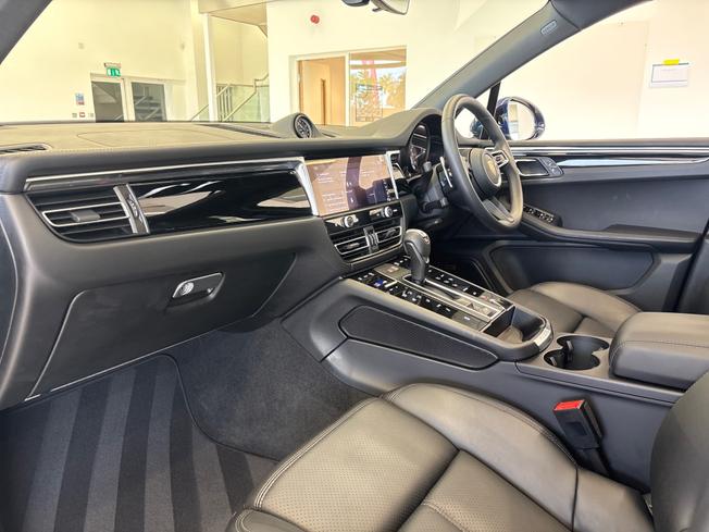 PORSCHE Macan Photo 13