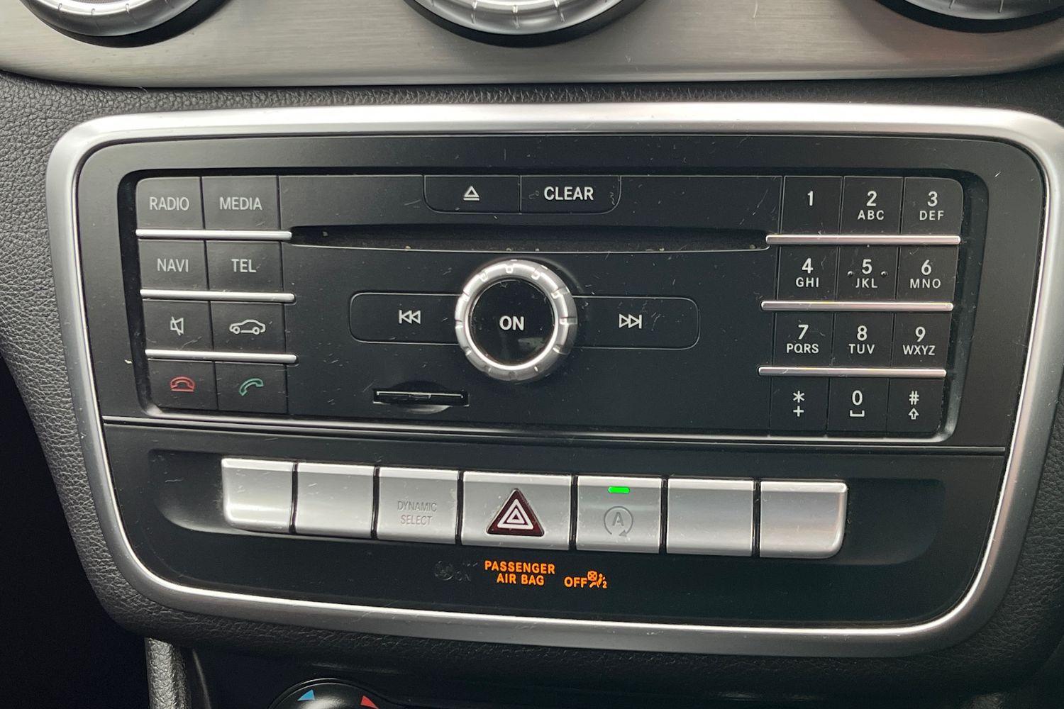 Mercedes-Benz CLA Photo 30