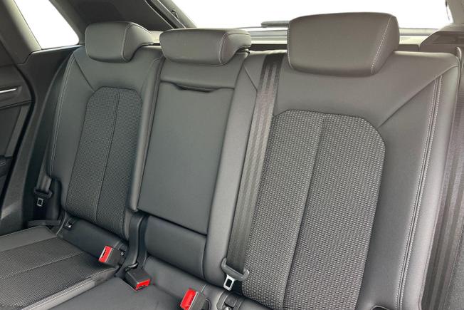 AUDI Q3 Photo 9