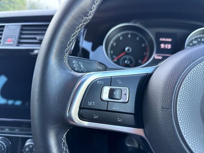 VOLKSWAGEN Golf Photo 16