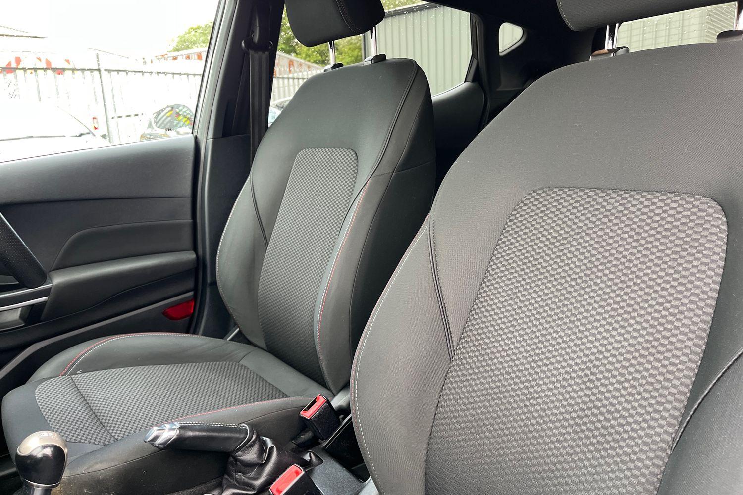 Ford FIESTA Photo 18
