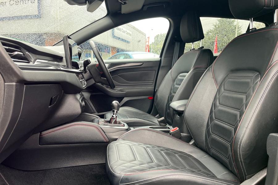 Ford FOCUS Photo autoimg-bb21fa55bd278d18bca87e7069868d1073248527.jpg