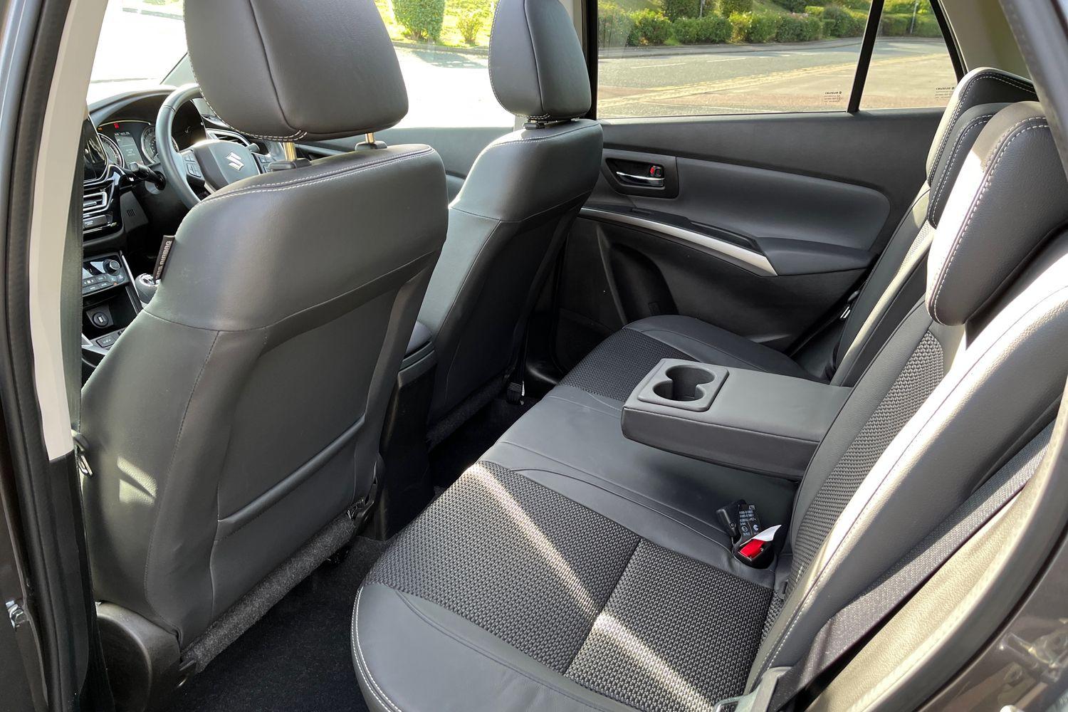 Suzuki S-Cross Photo 35