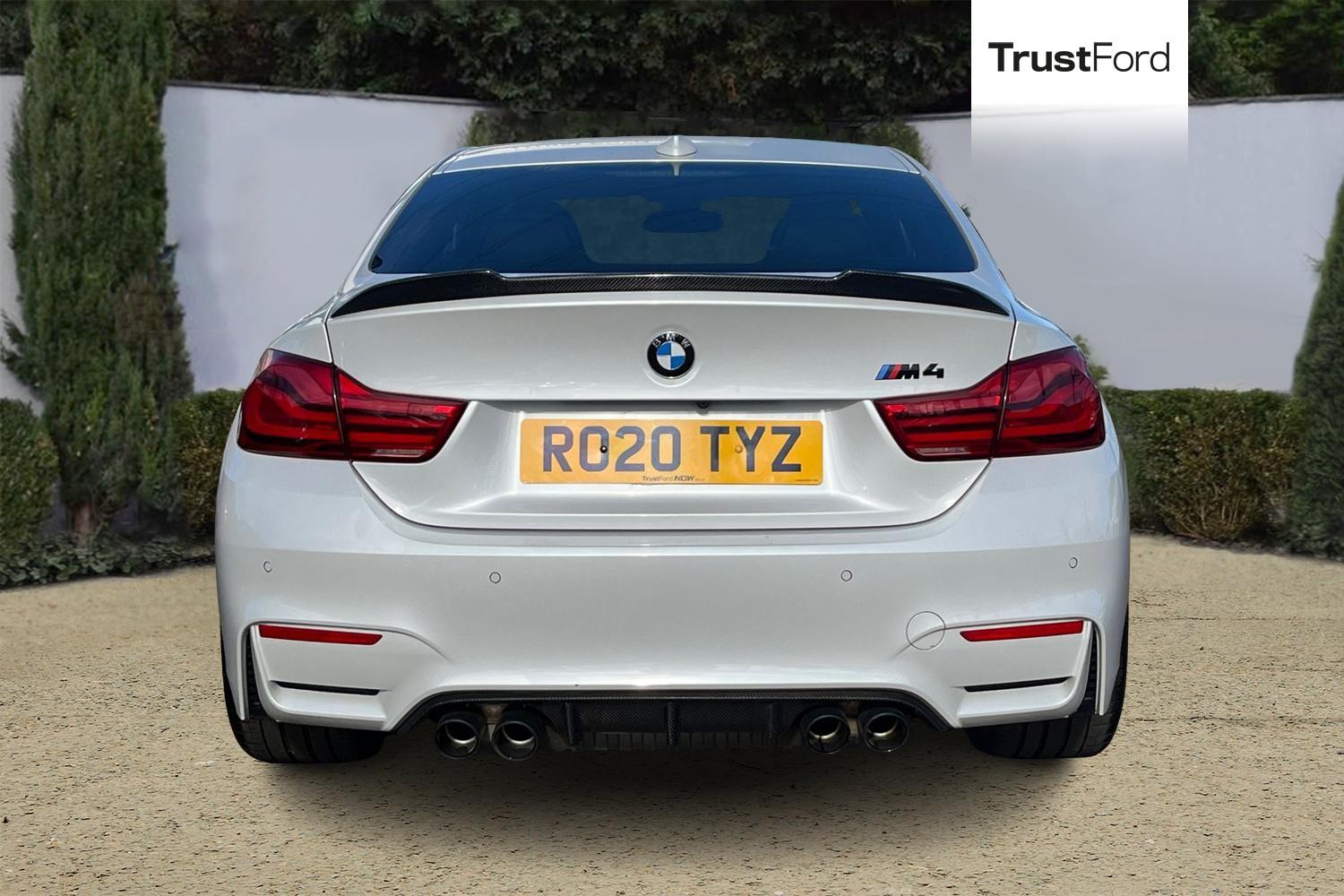 BMW M4 Photo 6