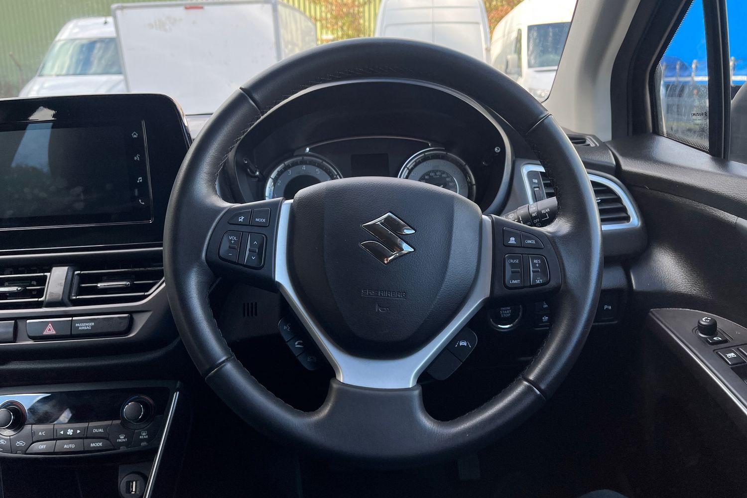 Suzuki S-CROSS Photo 11