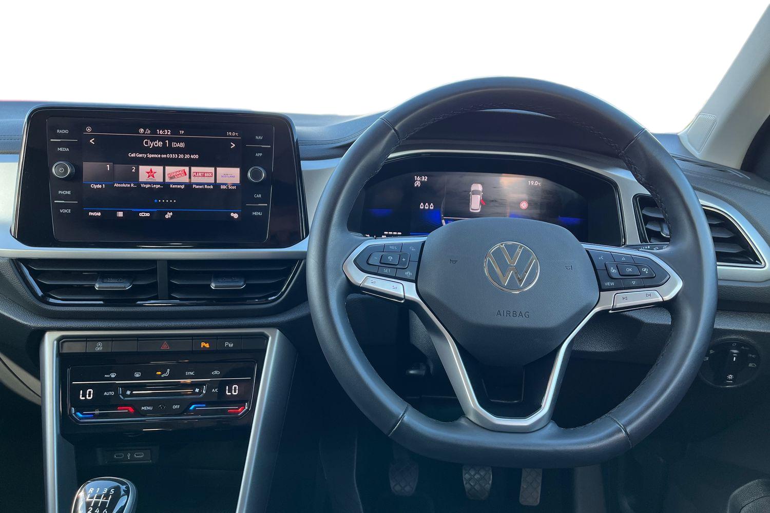 Volkswagen T-Roc Photo 10