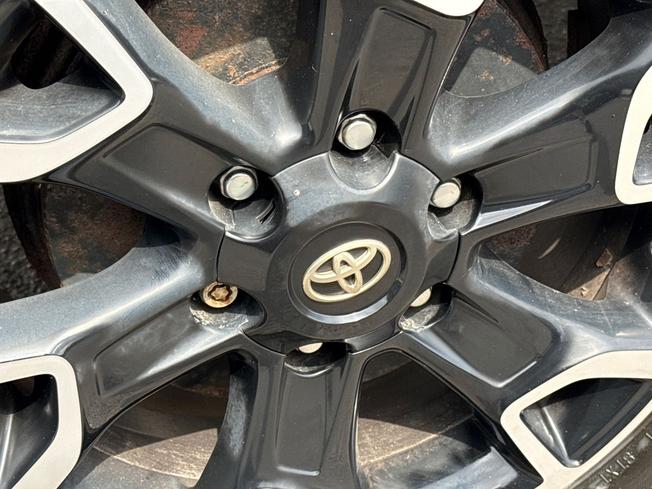 TOYOTA Hilux Photo 27
