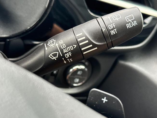 VAUXHALL Corsa Photo 43