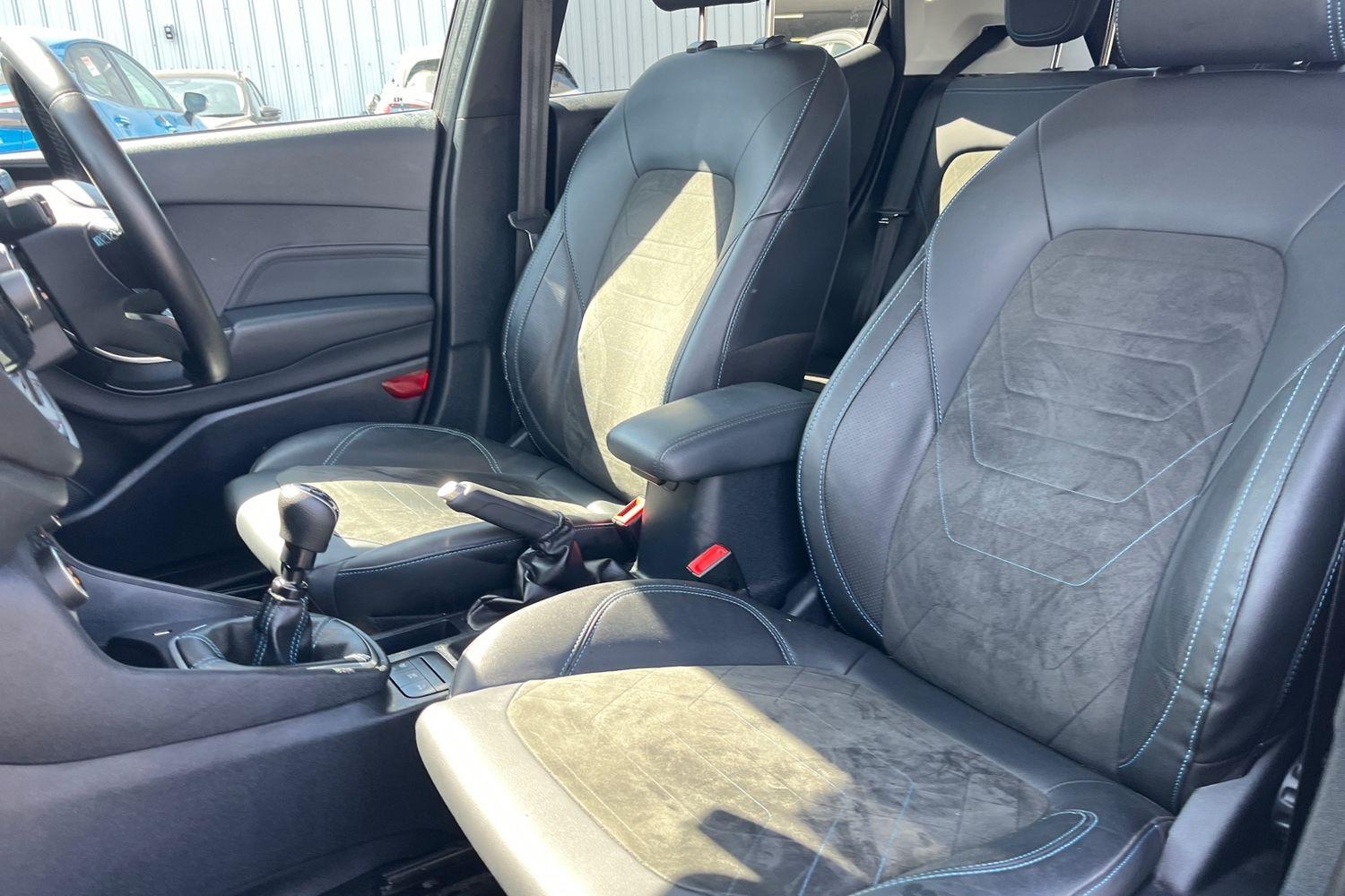 Ford FIESTA Photo 18