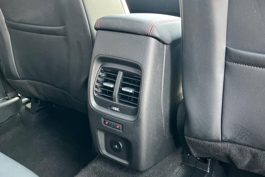Ford KUGA Photo autoimg-bb369351140041d2c790f4d0d1e8e96ed0d83152.jpg